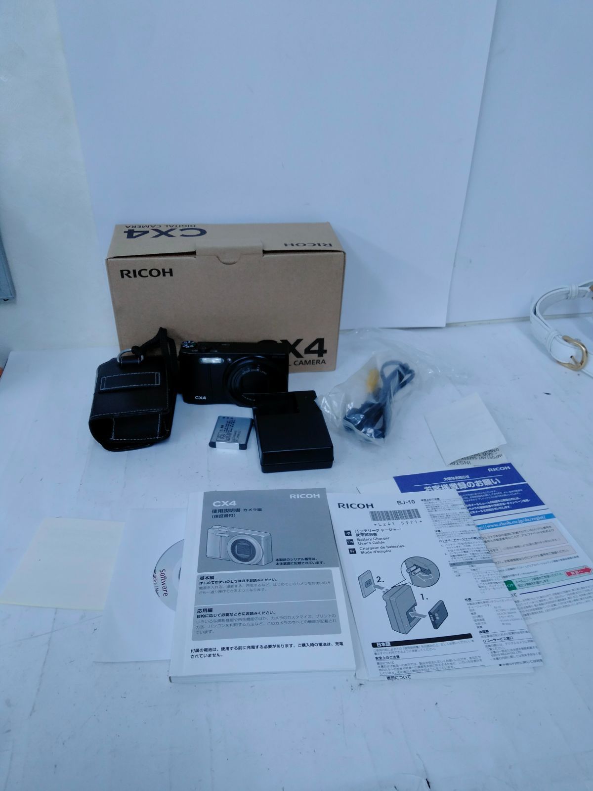 RICOH CX4 コンパクトデジタルカメラ ブラック 1000万画素 通電起動