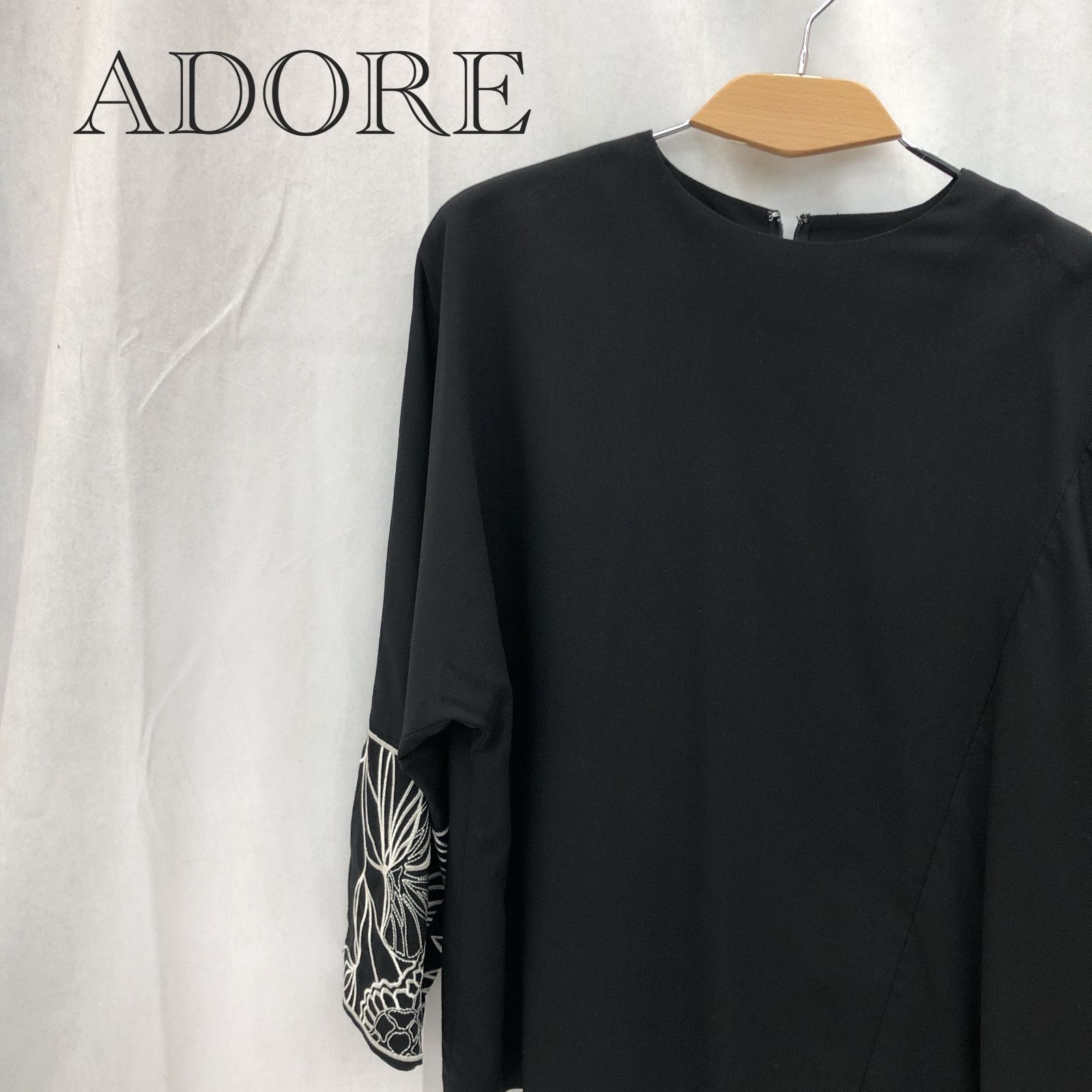 ADORE アドーア デザイントップス 袖刺繍 38 ブラック 安い レディース
