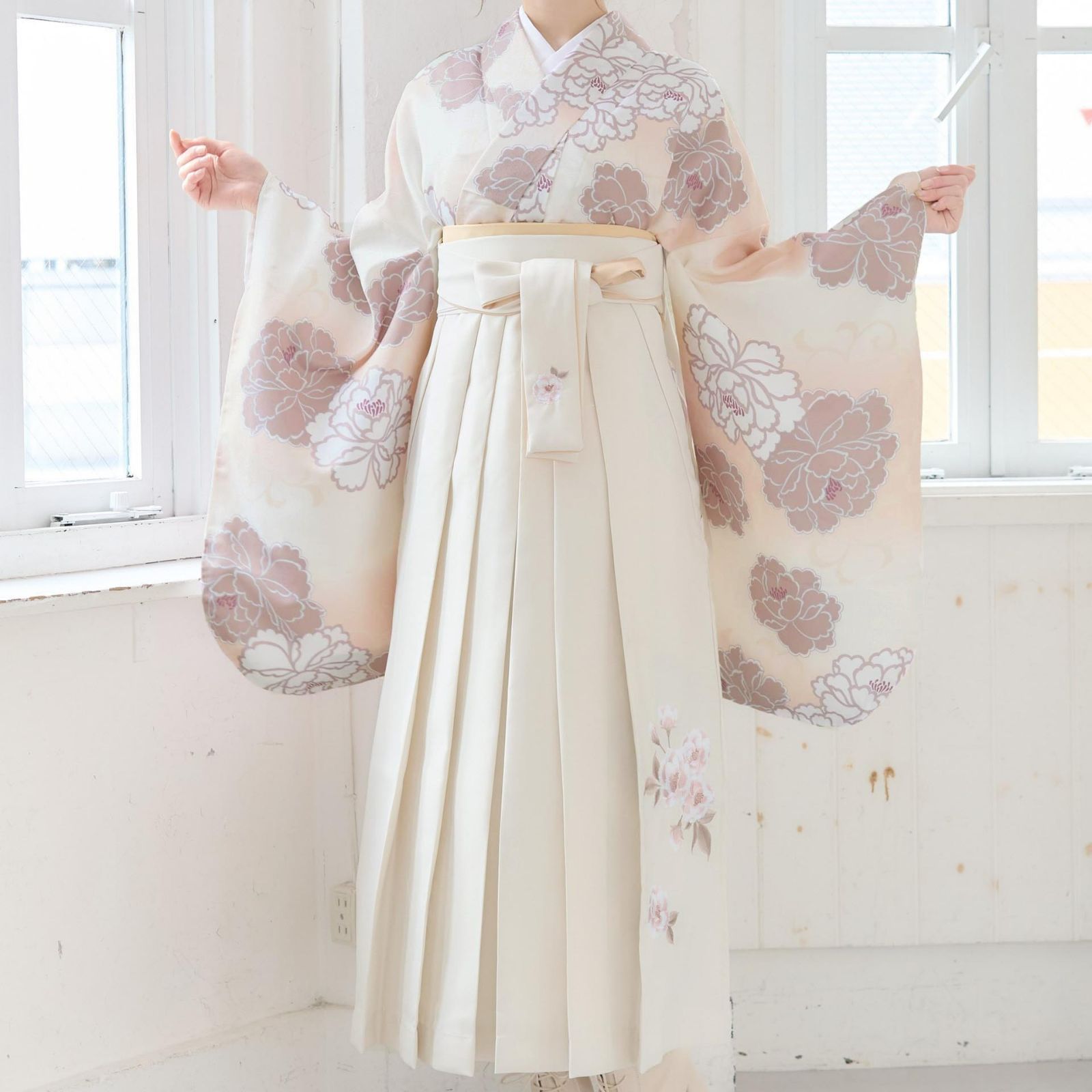袴＋帯】新品 袴単品 白 オフホワイト 刺繍入り 卒業式用 はかま 袴 