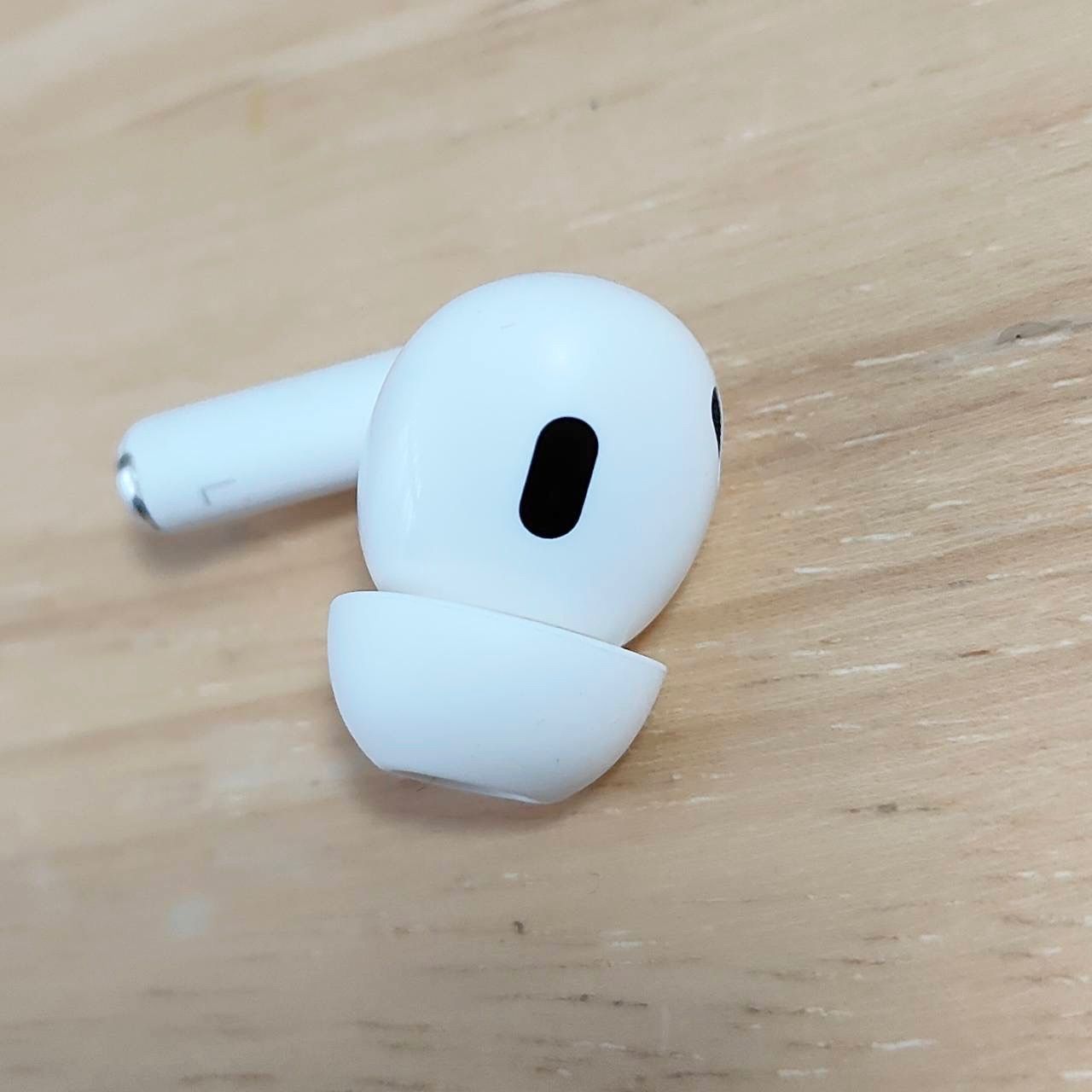Apple AirPods Pro 2世代 片耳 L 片方 左耳 679 Apple AirPods Pro 2世代 片耳 L 片方 左耳 Cランク - メルカリ