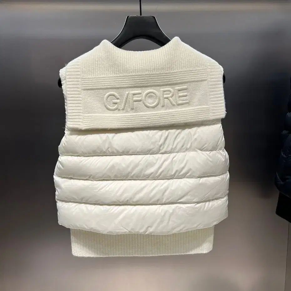 G FORE(ジーフォア) レディースゴルフ ダウン ベスト - メルカリ
