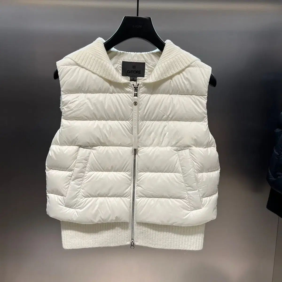 G FORE(ジーフォア) レディースゴルフ ダウン ベスト - メルカリ