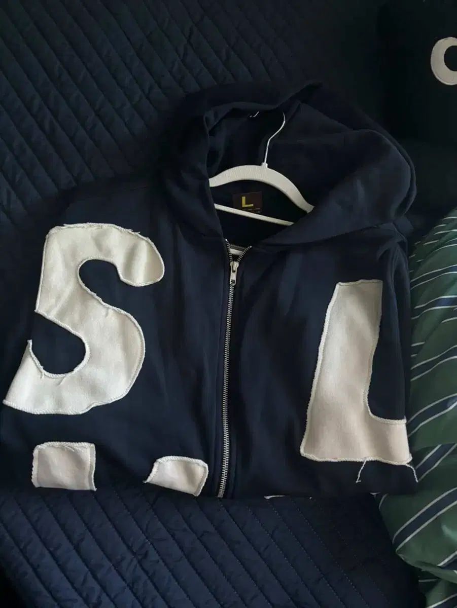 Face the SunLOVE WHO ジップアップフーディー ネイビー