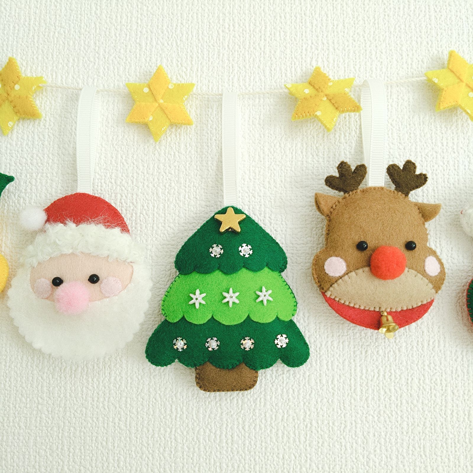 クリスマスガーランド(サンタさんバージョン) - メルカリ