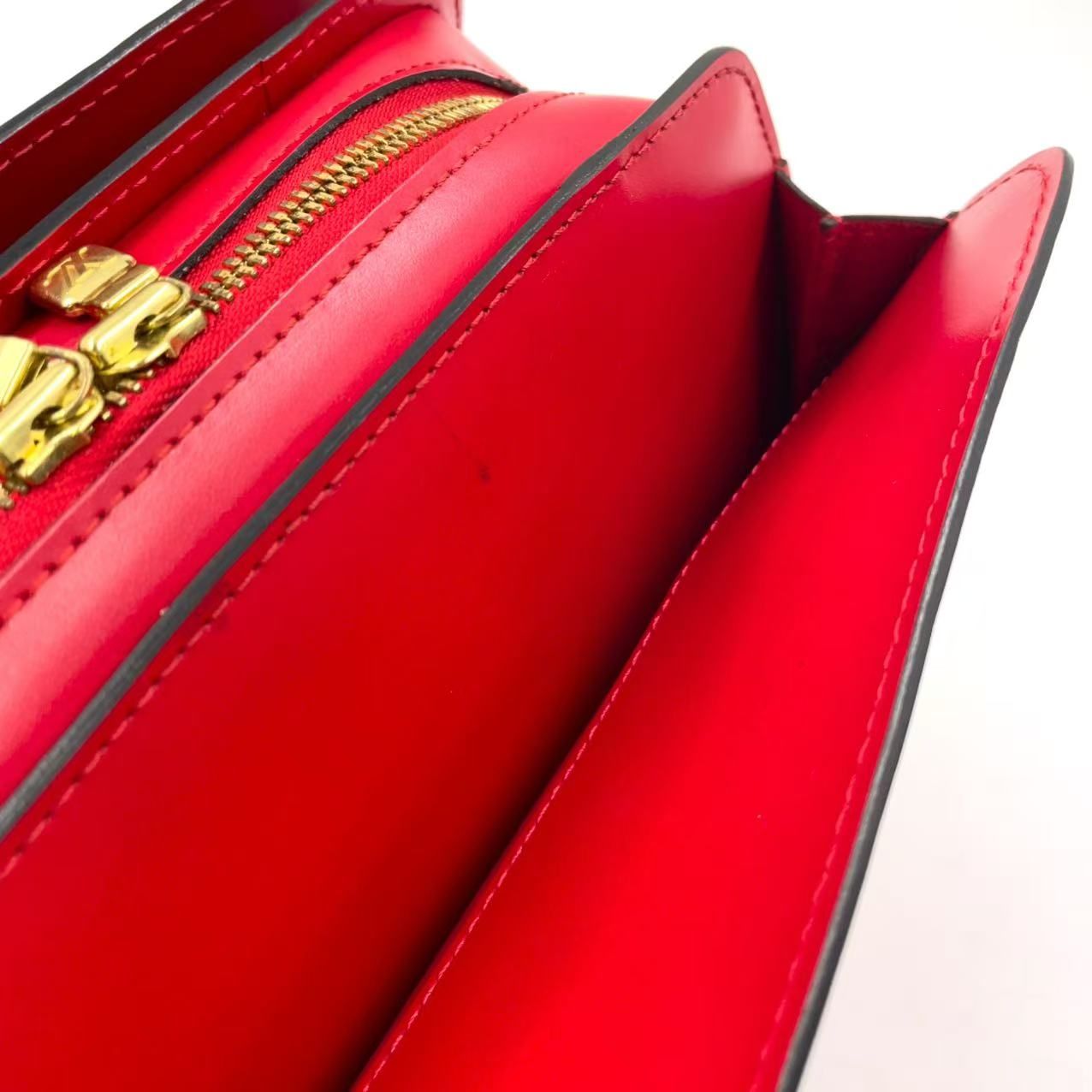 LOUIS VUITTON エピ カスティリアンレッド レザー お値引可能⭕️ LOUIS VUITTON エピ カスティリアンレッド レザー お値引可能