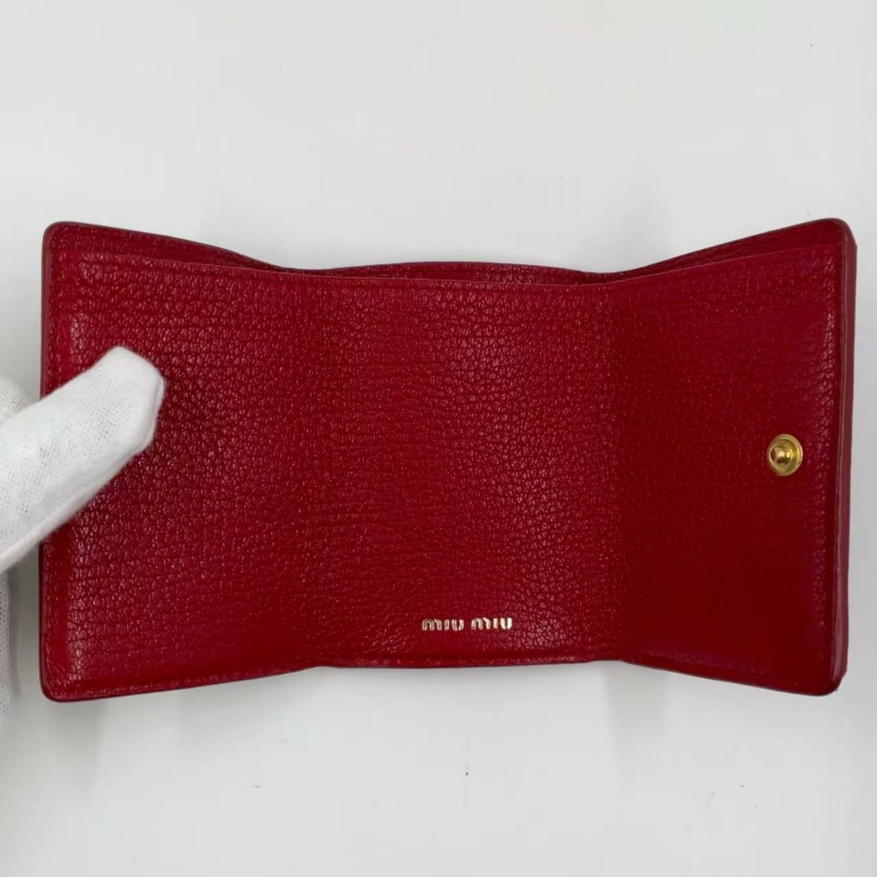 miu miu マドラスラブ 三つ折り レザー ブラック×レッド 財布 ゴールド