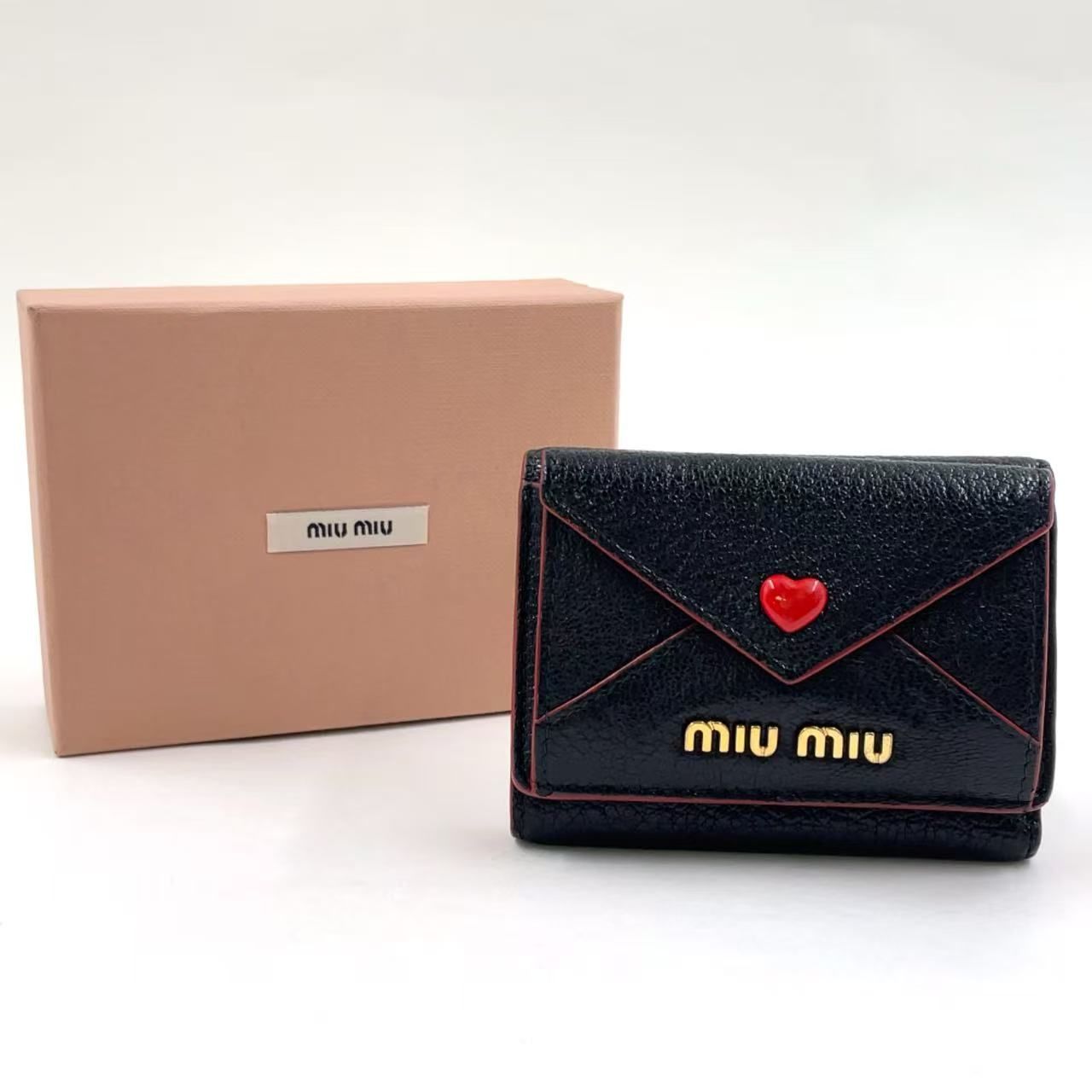 miu miu マドラスラブ 三つ折り レザー ブラック×レッド 財布 ゴールド