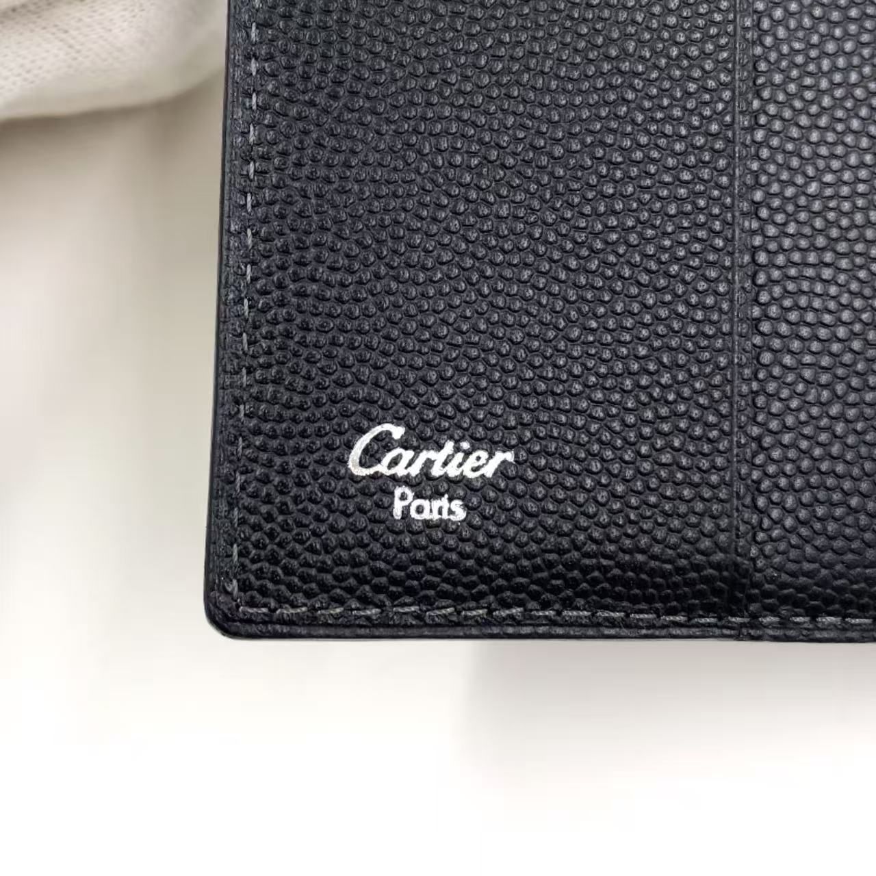美品 Cartier カルティエ サントス ロゴプレート シボ革 二つ折り長財布 美品 Cartier カルティエ サントス ロゴプレート シボ革 二つ折り長