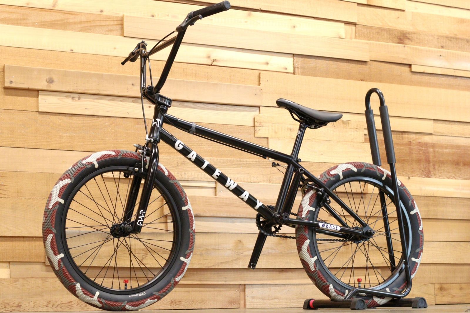 【直接引取希望】自転車 BMX Cult 20インチ ブラック 完成車 Cult Devotion 20