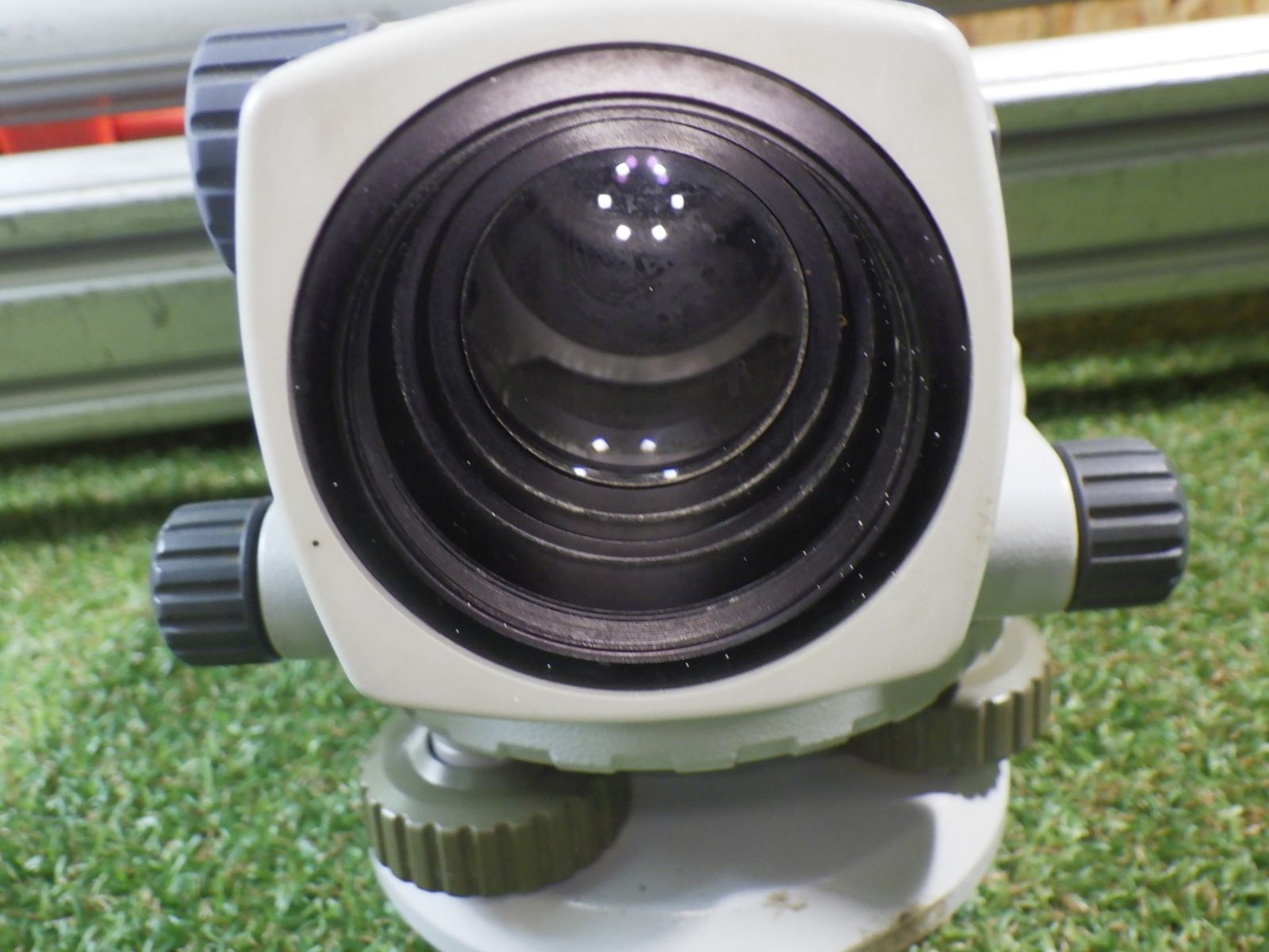 三脚付き！ 未校正の品 SOKKIA ソキア 自動レベル C32 測定器 最高