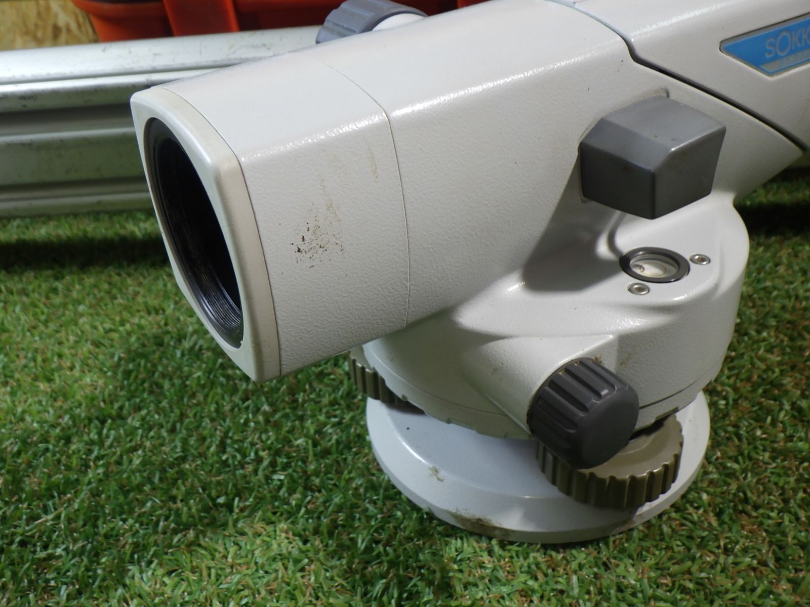 三脚付き！ 未校正の品 SOKKIA ソキア 自動レベル C32 測定器 最高