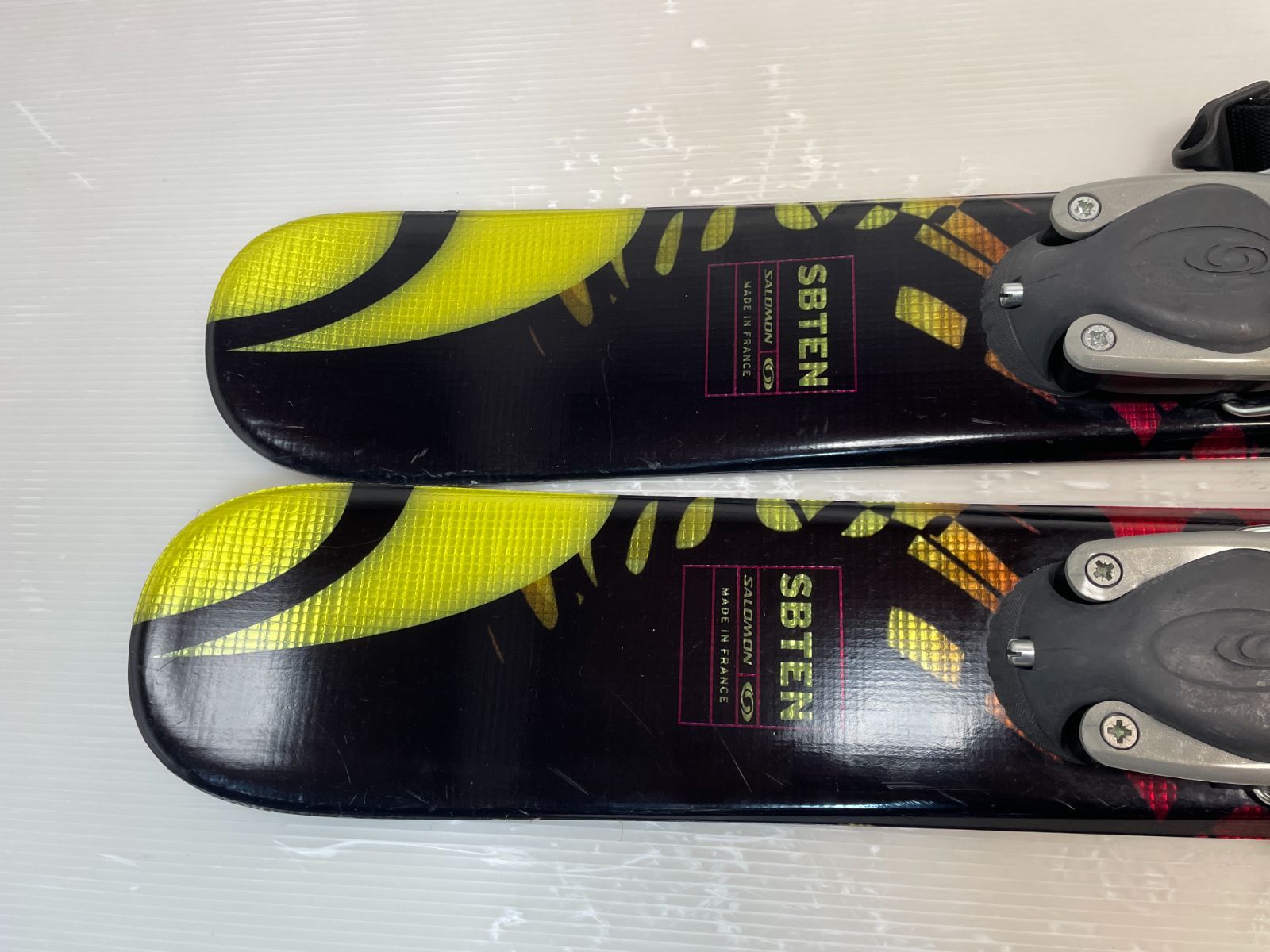 ◇ ショートスキー Salomon SBTEN 99 cm + 固定式 ビンディング