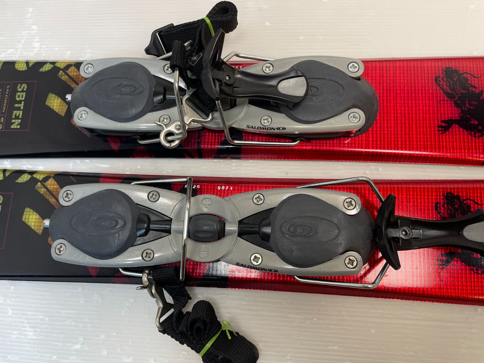 ◇ ショートスキー Salomon SBTEN 99 cm + 固定式 ビンディング