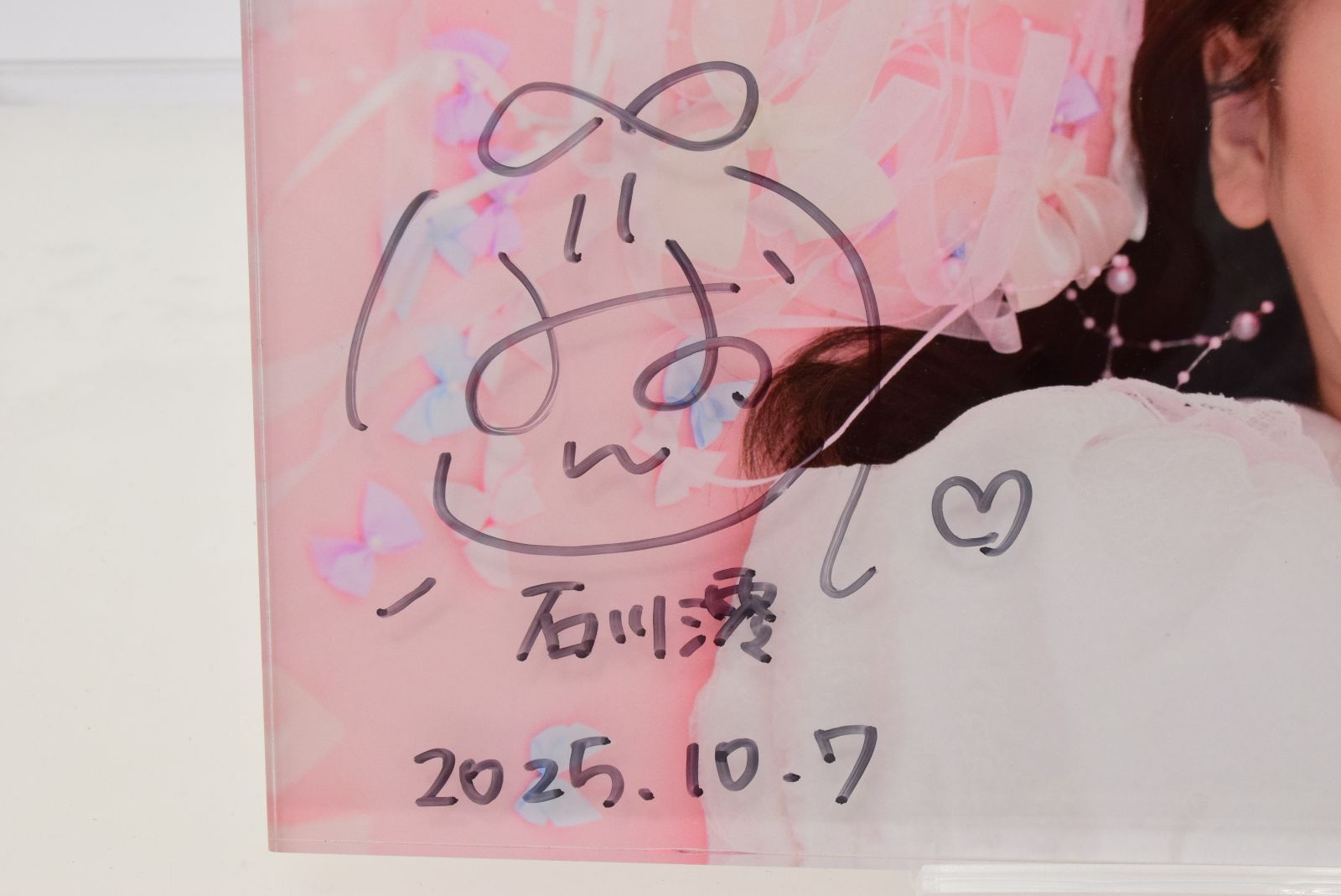 r-646☆良品☆石川澪アクリルスタンド サイン入り - メルカリ