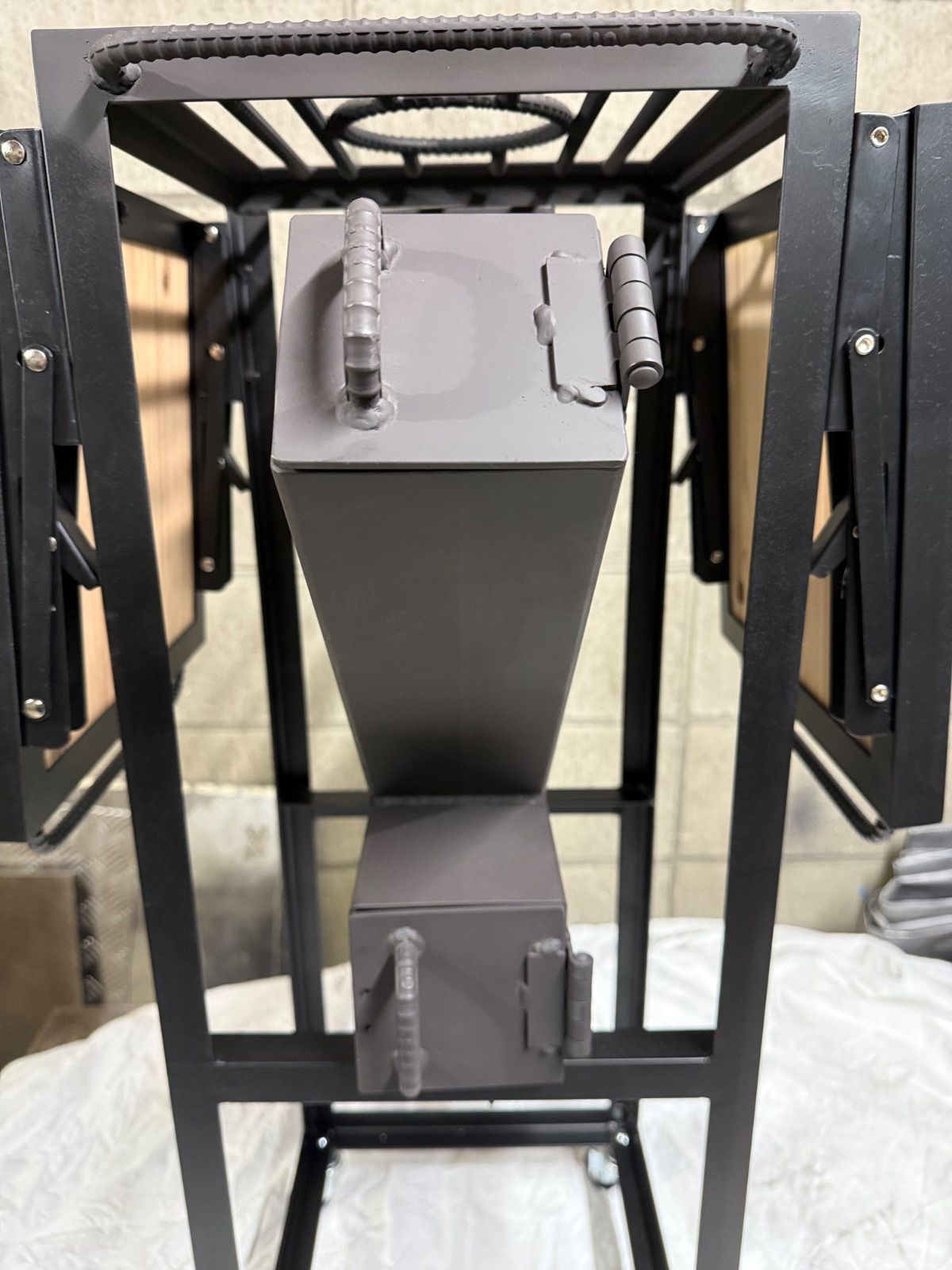 受注生産】移動式サイドテーブル付きロケットストーブ - メルカリ