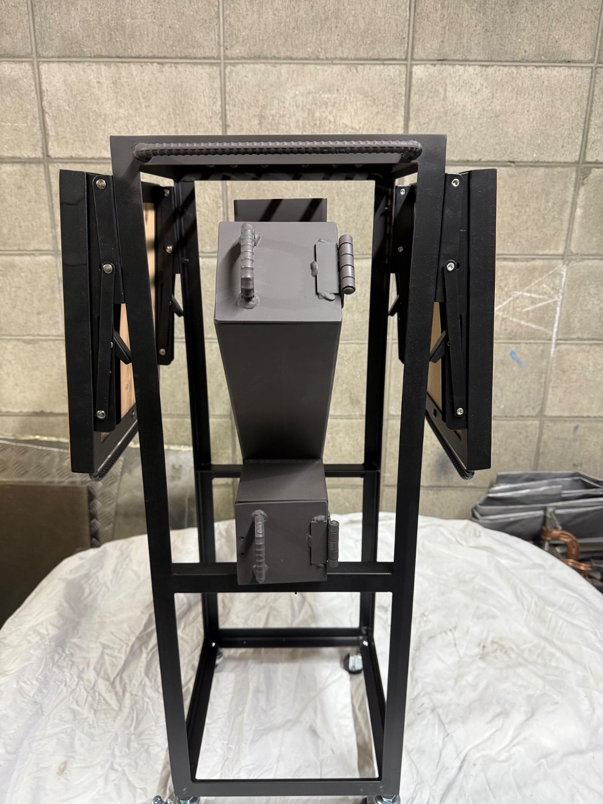 受注生産】移動式サイドテーブル付きロケットストーブ - メルカリ