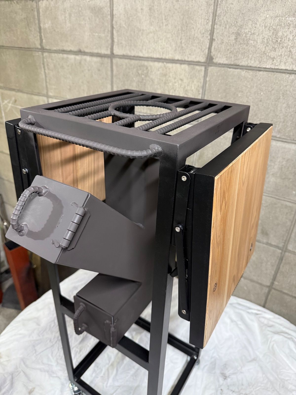 受注生産】移動式サイドテーブル付きロケットストーブ - メルカリ