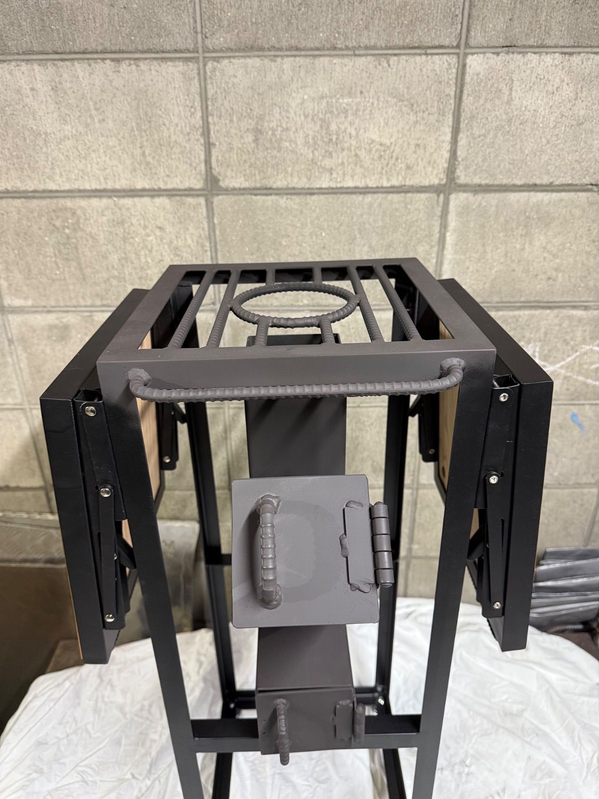 受注生産】移動式サイドテーブル付きロケットストーブ - メルカリ