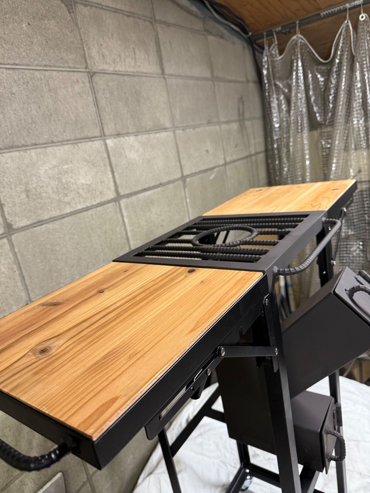 移動式ロケットストーブ、サイドテーブル付き（ラッドジャンクス 受注生産】移動式サイドテーブル付きロケットストーブ - メルカリ