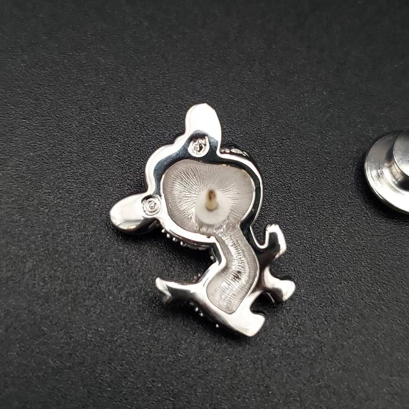 美品 SWAROVSKI スワロフスキー ピンバッジ ブローチ 犬 イヌ 動物
