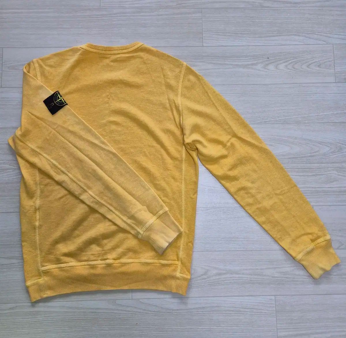 STONE  イエロー 長袖スウェット 正規品) STONE ISLAND ストーンアイランド マスタード イエロー