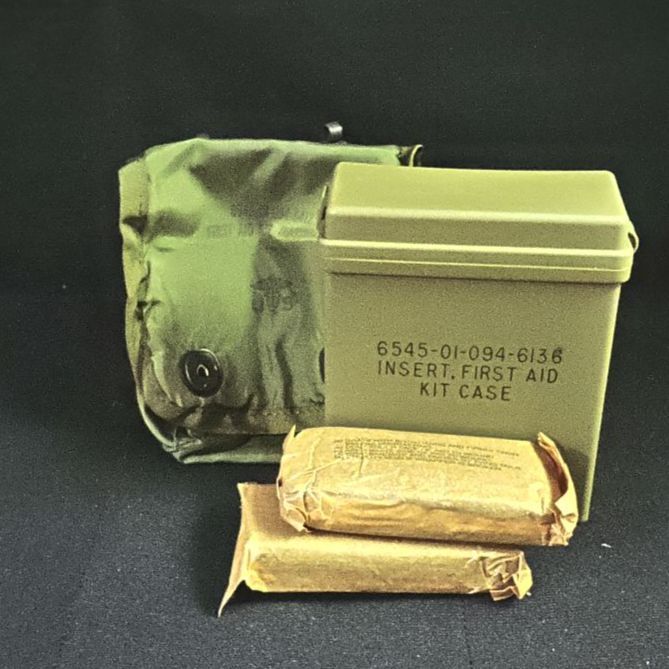 米軍実物】ファーストエイドキット - メルカリ