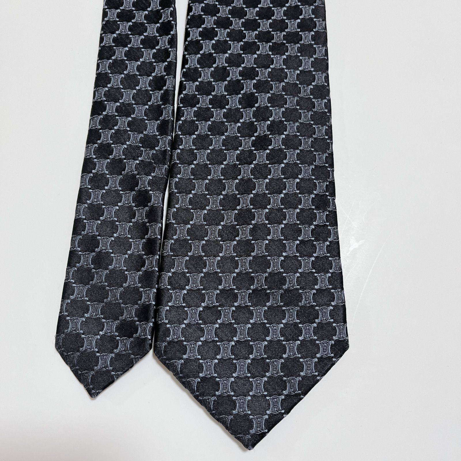 ꧁極美品꧂ セリーヌ ネクタイ ロゴグラム マカダム トリオンフ ブラック 光沢 美品 セリーヌ ネクタイ ハイブランド マカダム柄 トリオンフ 光沢