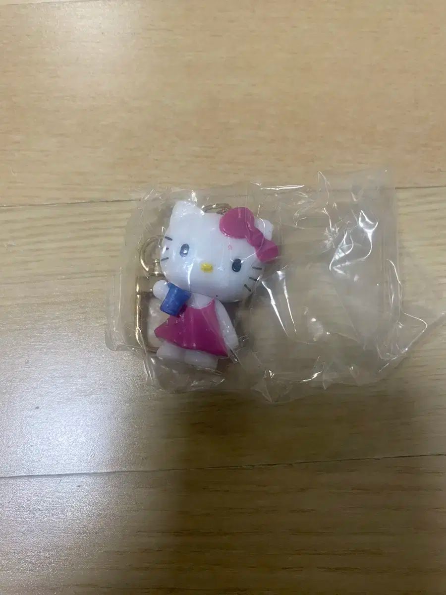 ハローキティ キーホルダー ぬいぐるみ 未開封 (レア実物) - メルカリ