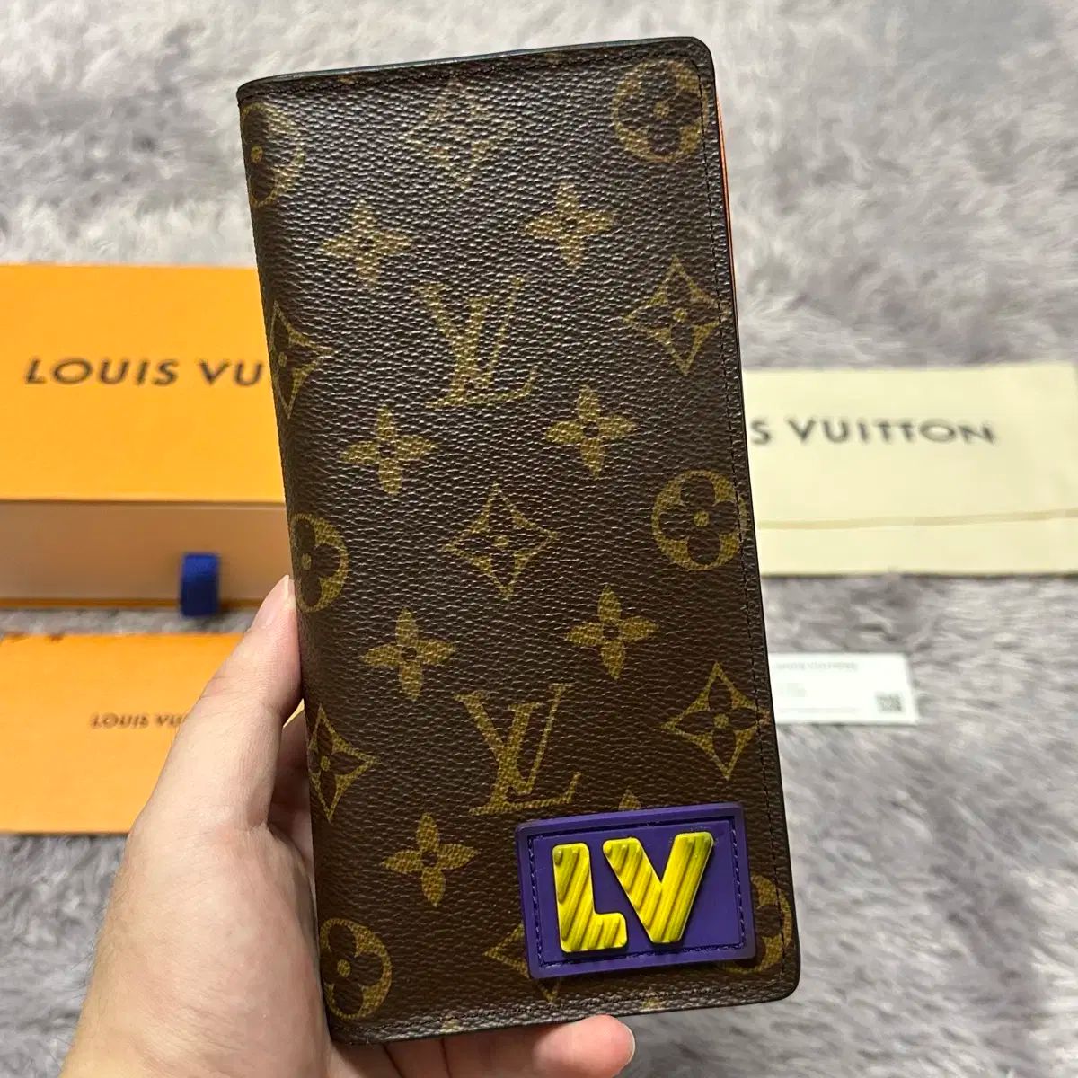 モデル ルイヴィトン LV ラバー ブラジャー ウォレット 長財布