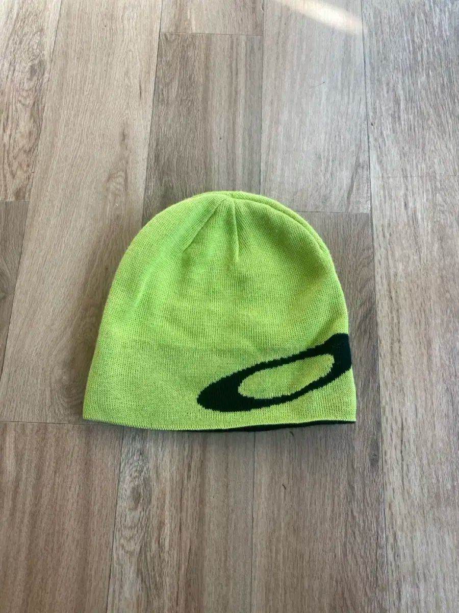 オークリー L 립 ビーニー 蛍光 - メルカリ