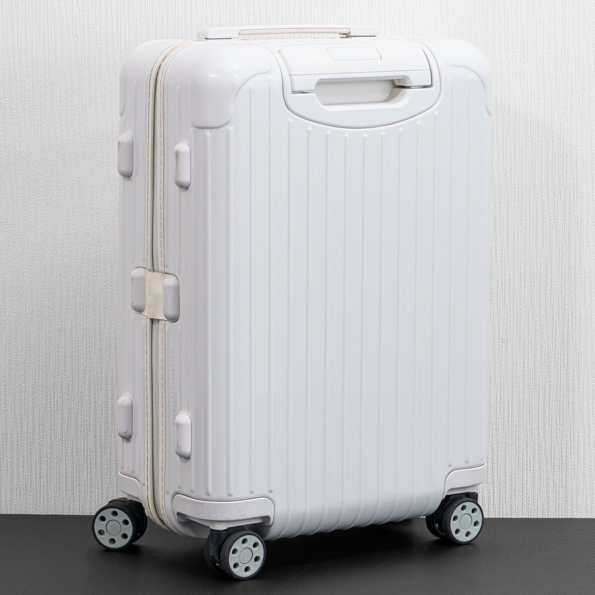 RIMOWA リモワ Essential Cabin エッセンシャルキャビン S 34L 機内