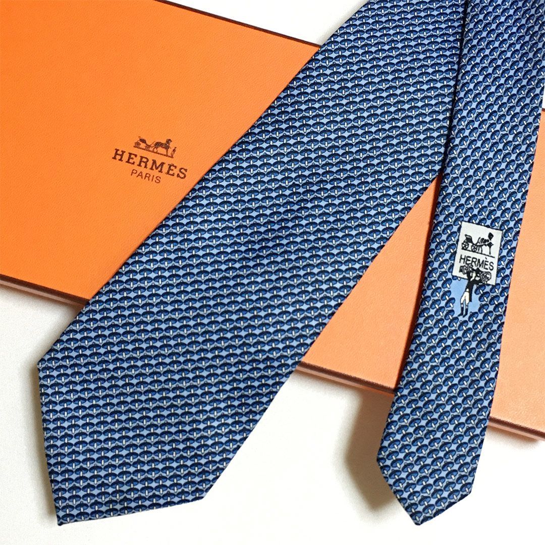 新品✨エルメス　HERMES ネクタイ　未使用品　シルク100％ 未使用級 エルメス HERMES ネクタイ シルク100% ペールピンク 総柄