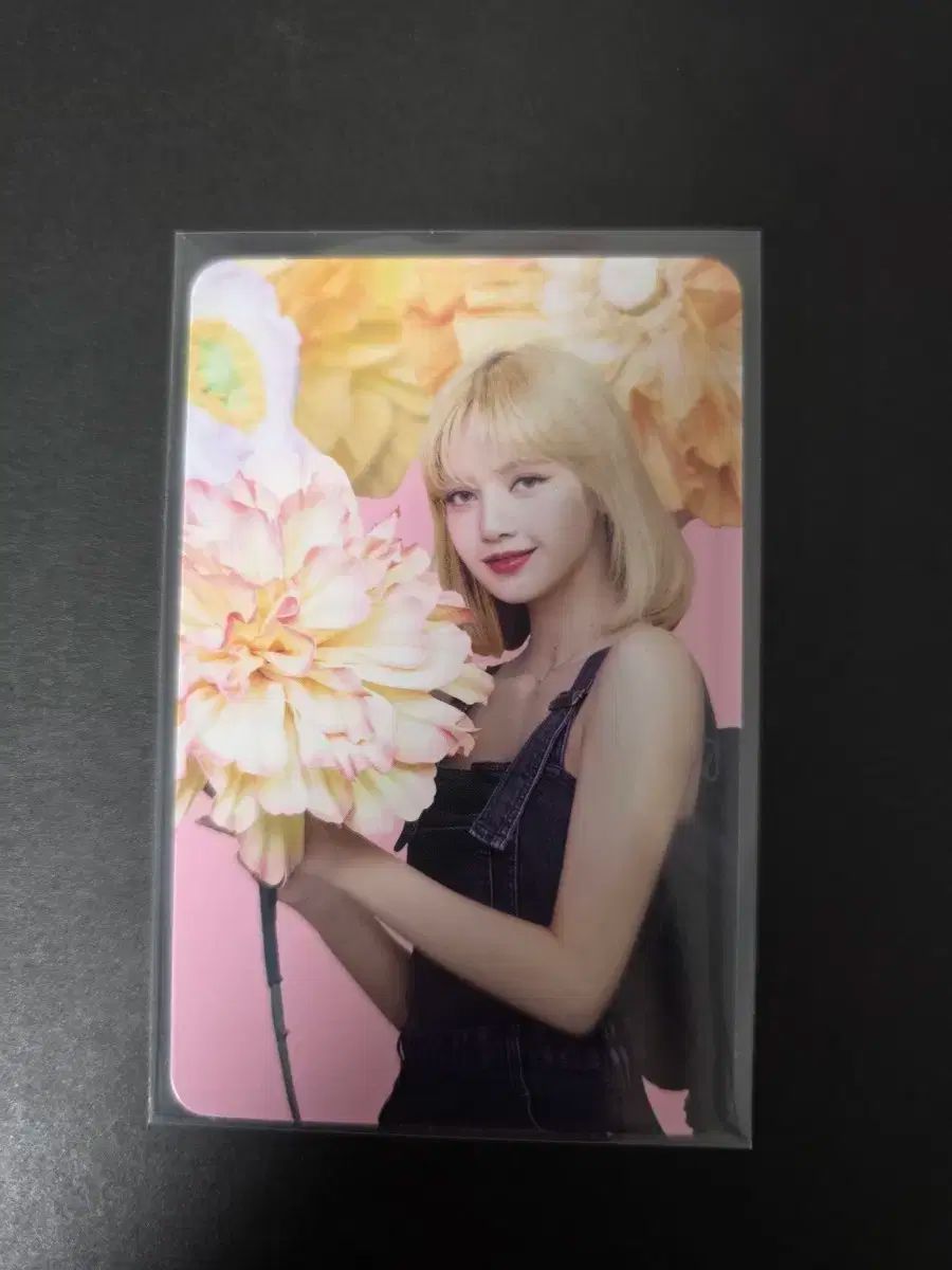 BLACKPINK(ブラックピンク・ブルピン) THE GAME ミニチュア WORLD リサ