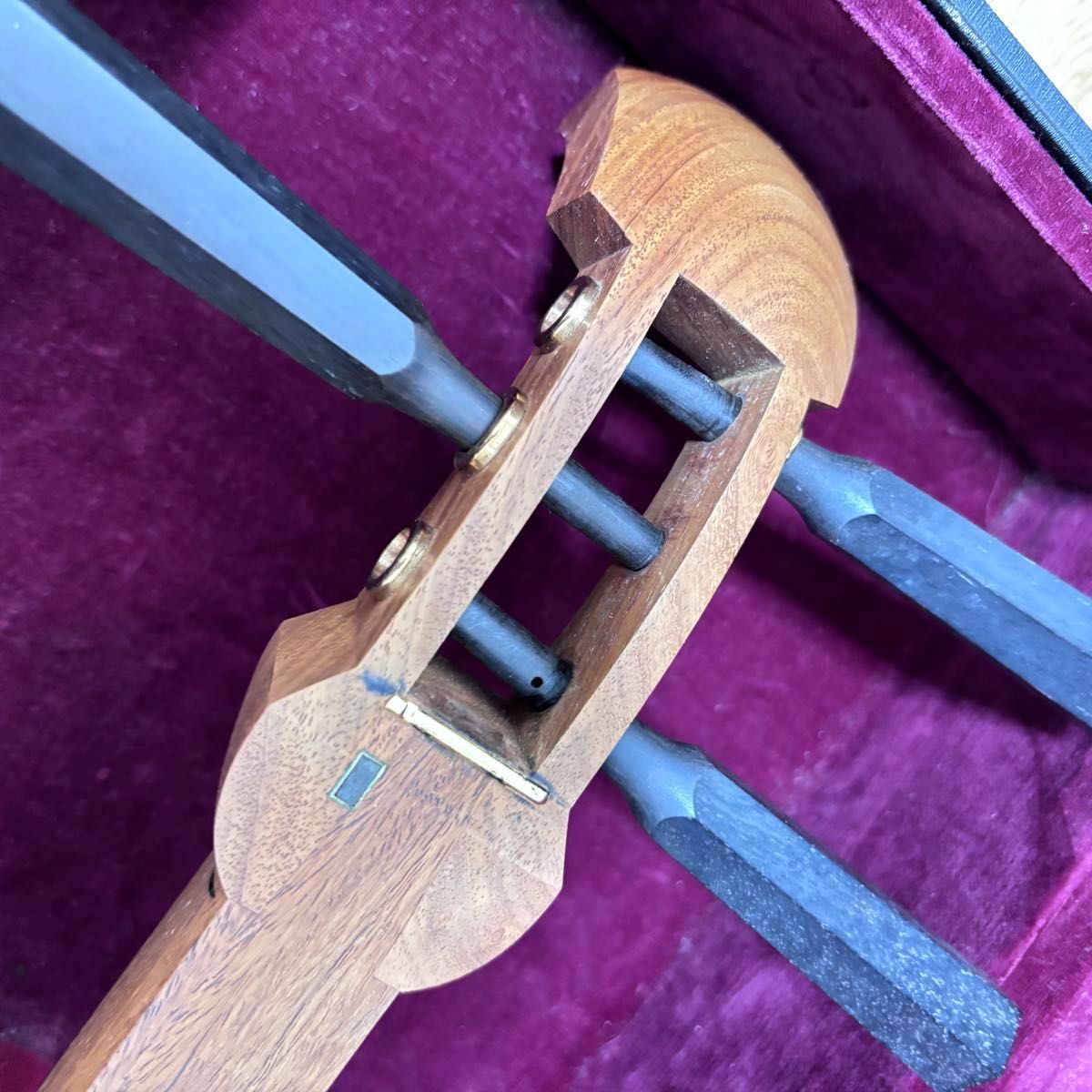 津軽三味線　花梨材　津軽塗胴掛け　鼈甲バチ　丸打胴　太棹　人工川 ☆ 津軽三味線 花梨 棹幅:約3.1cm 丸打胴 - メルカリ