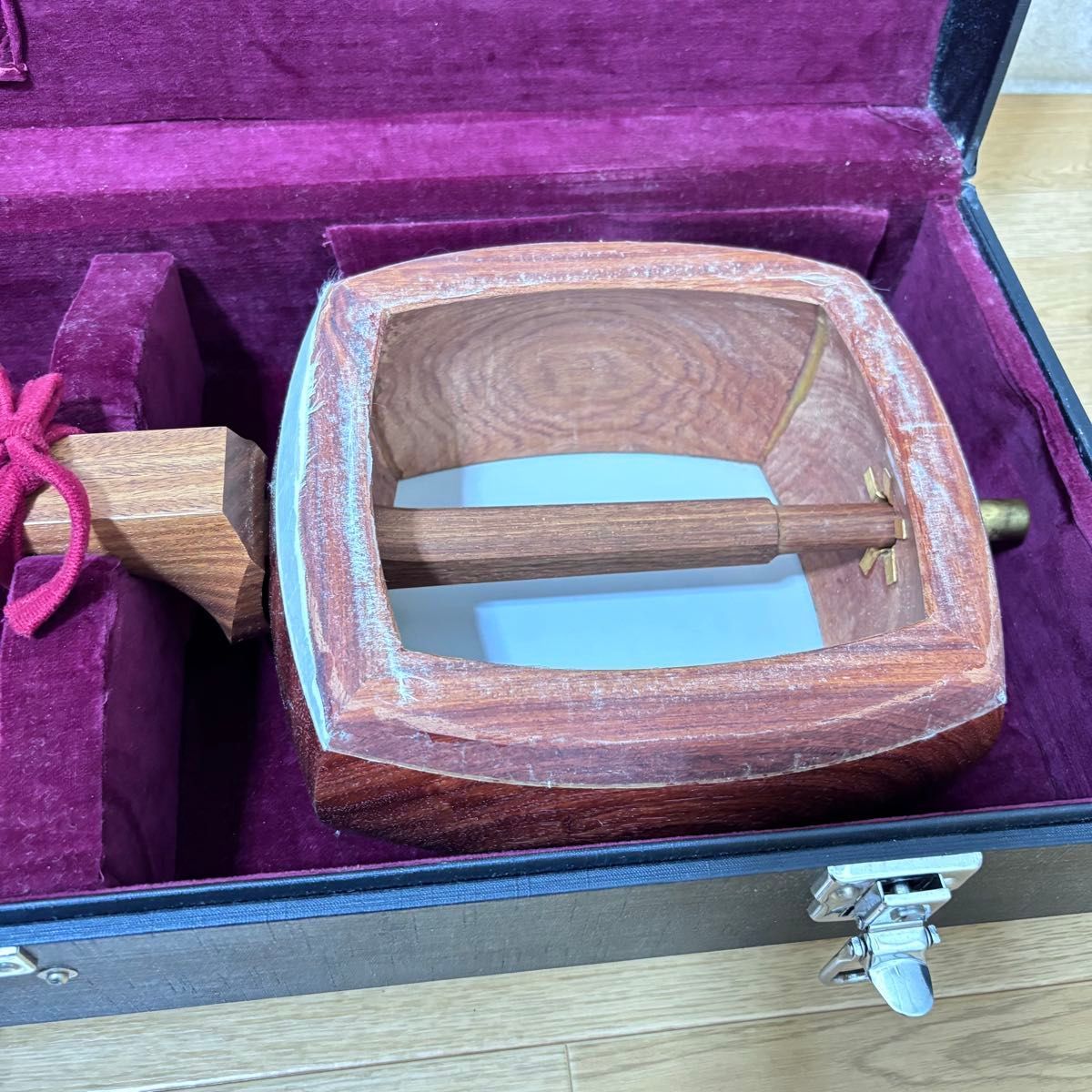 津軽三味線 花梨材 津軽塗胴掛け 鼈甲バチ 丸打胴 太棹 人工川 津軽