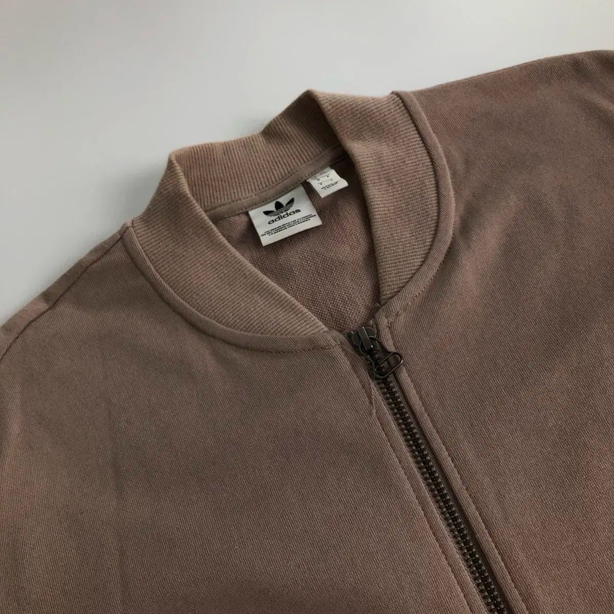 アディダス ブラウン ジップアップ ジャケット L - メルカリ