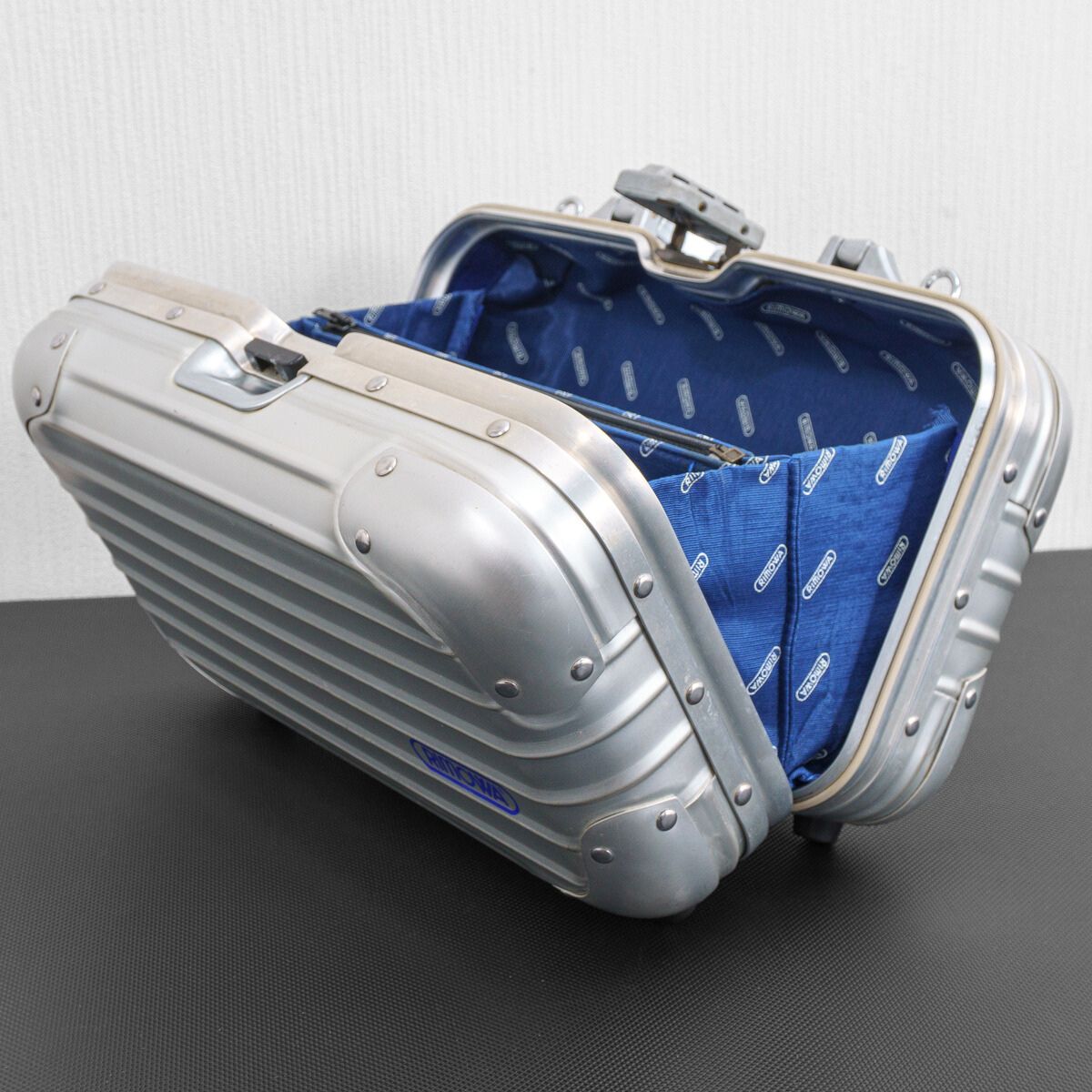 希少 青ロゴ RIMOWA リモワ アタッシュケース 2way ダイヤルロック 希少 青ロゴ RIMOWA リモワ アタッシュケース 2way ダイヤルロック