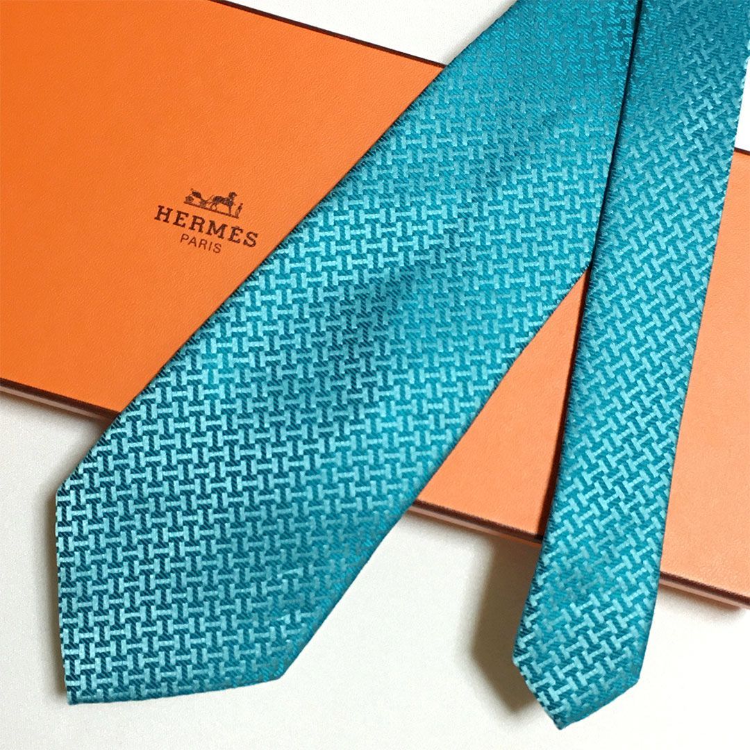 ☆HERMES☆ ターコイズ ネクタイ新品未使用 未使用級 エルメス HERMES ネクタイ シルク100% ターコイズブルー H柄