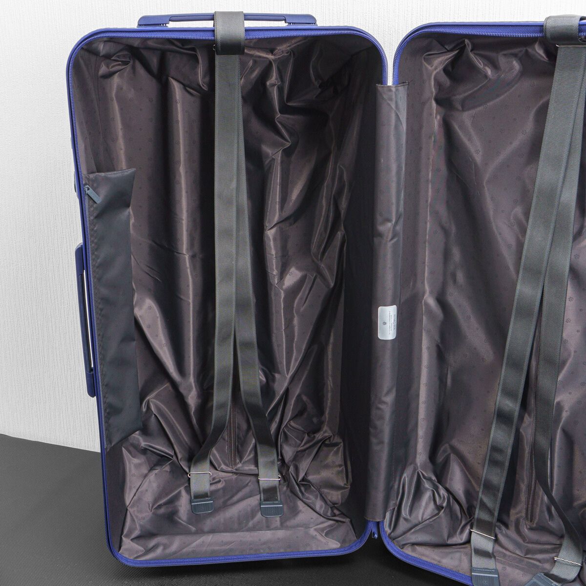 RIMOWA リモワ エッセンシャル トランクプラス 101L 4輪 ベリー RIMOWA リモワ Essential Trunk Plus エッセンシャル トランクプラス