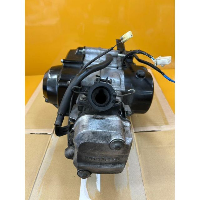 YS 30397]@ホンダ HONDA スーパーカブ50 AA01-175 エンジン本体 実働