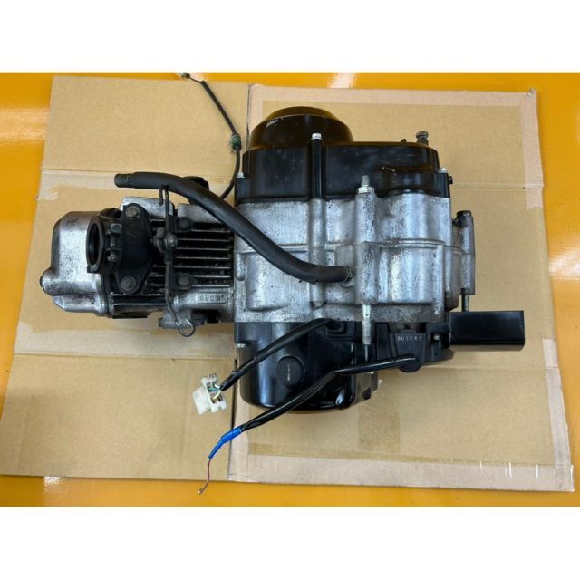 YS 30397]@ホンダ HONDA スーパーカブ50 AA01-175 エンジン本体 実働