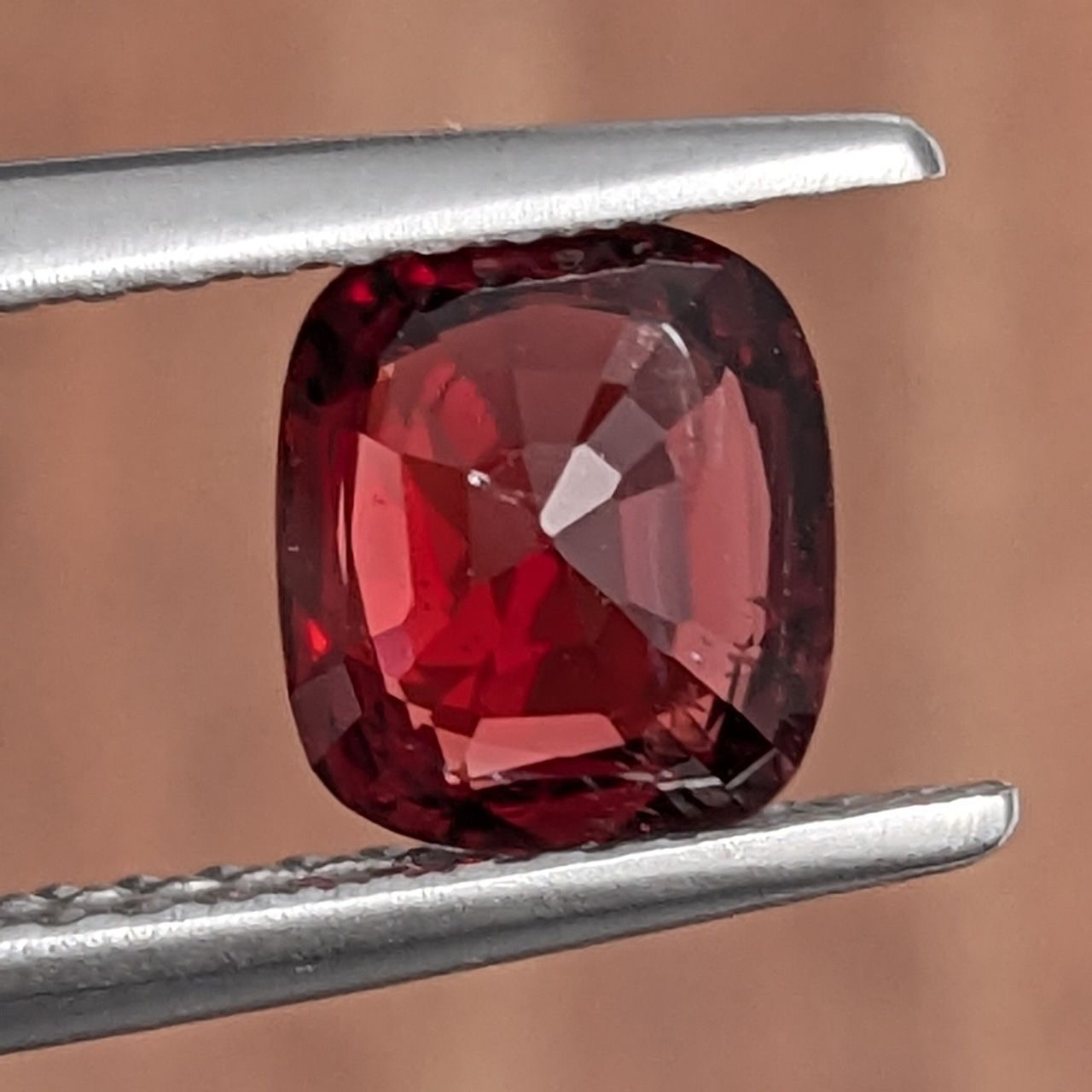 レッドスピネル ミャンマー モゴック産 1.05 ct