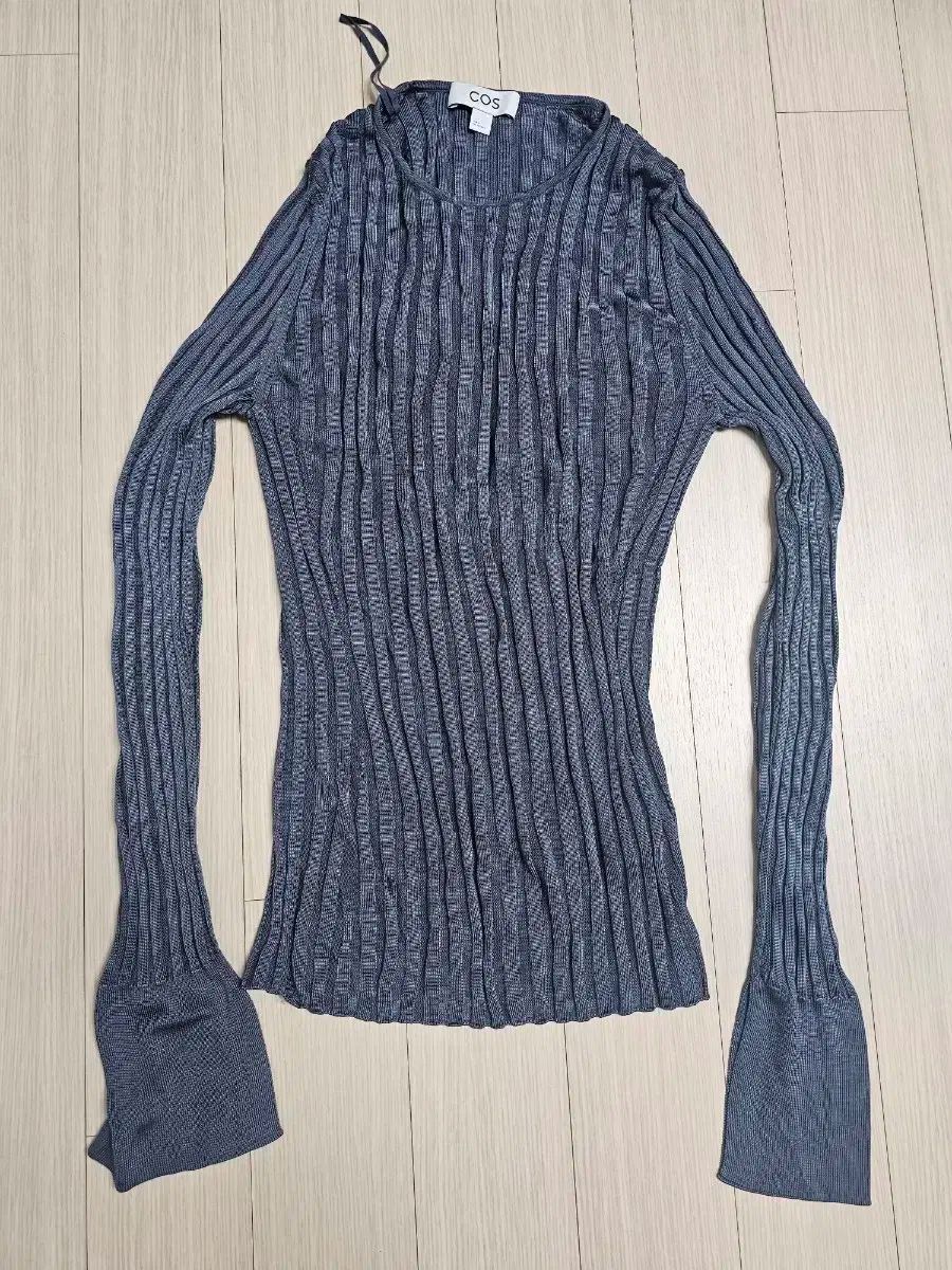 COS ゴージ プリーツ 長袖 Tシャツ