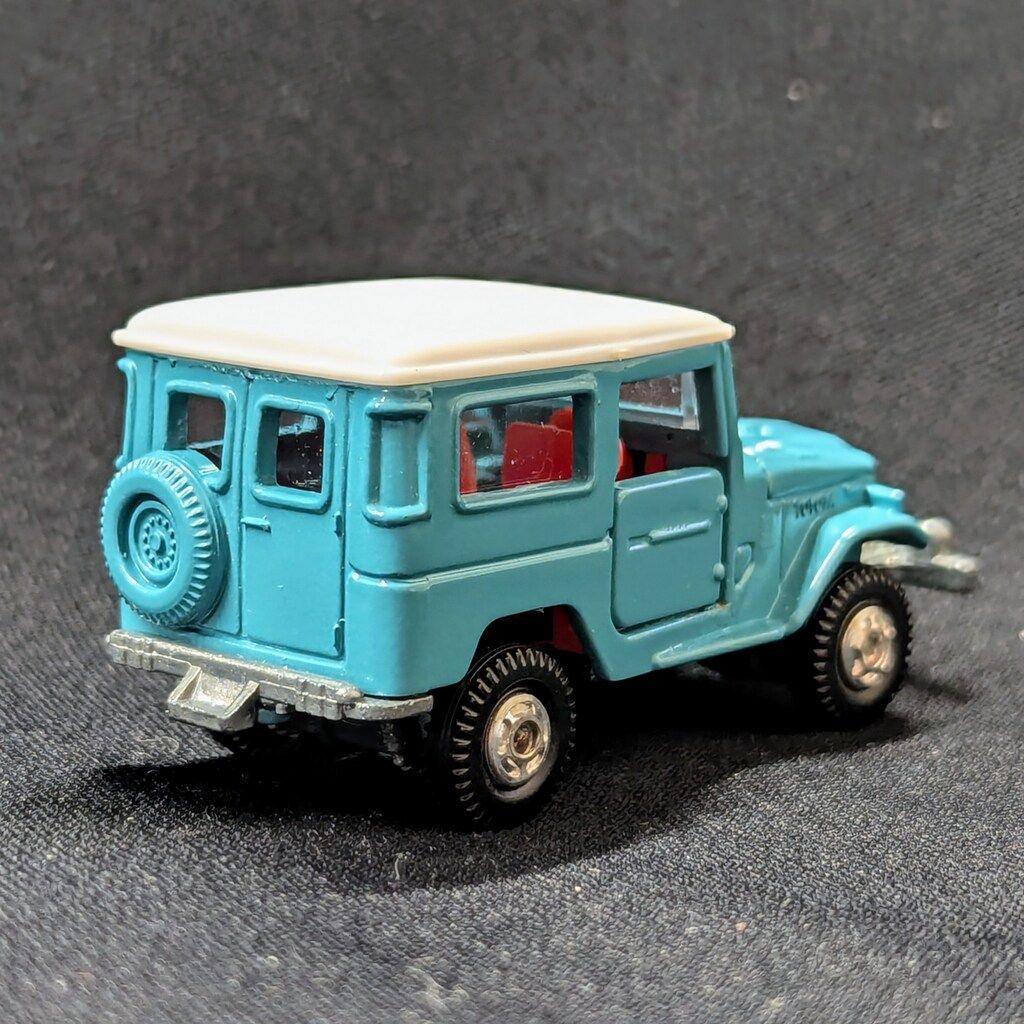 トミー トミカ黒箱日本製 トヨタランドクルーザー 薄青/白屋根 2-2-1