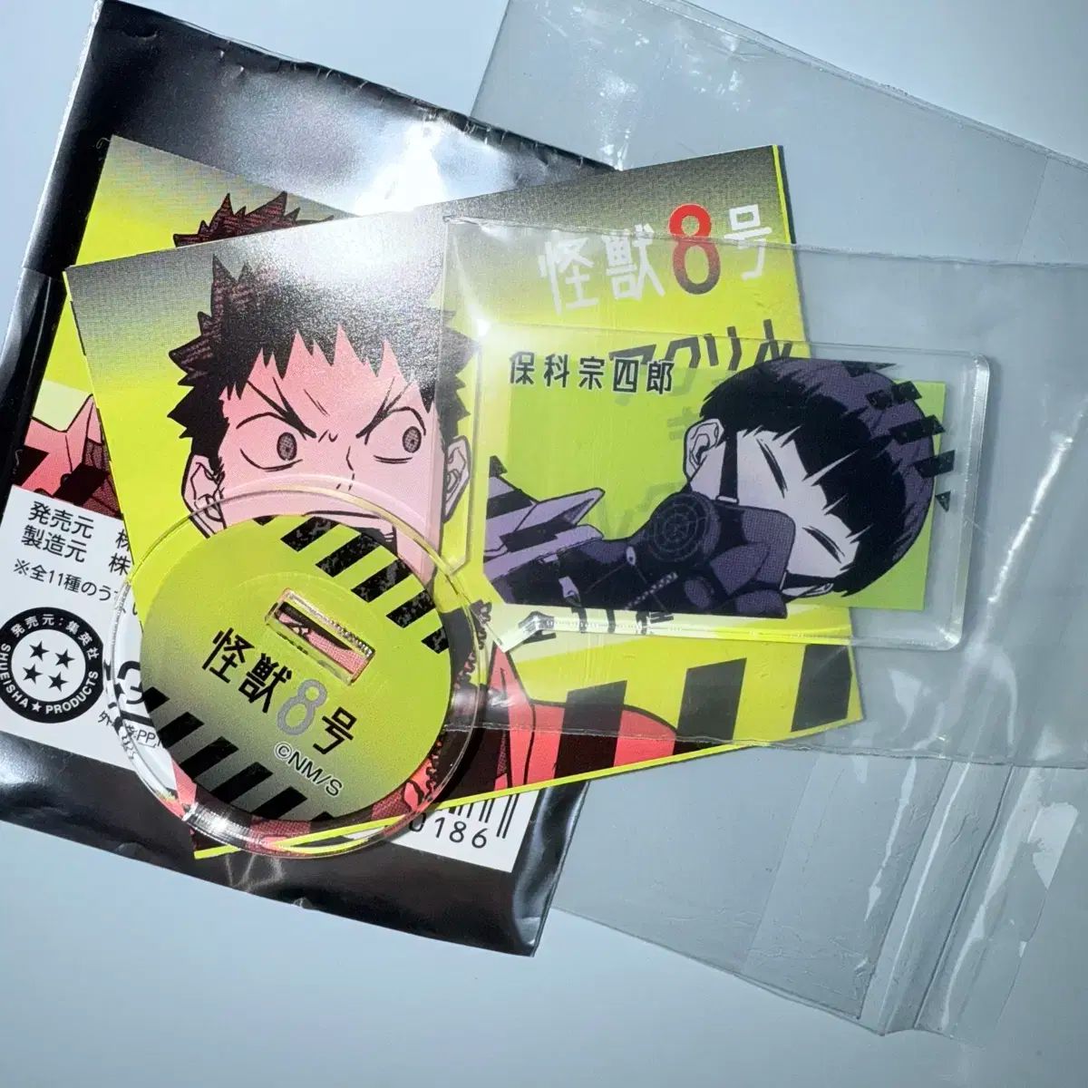 怪獣8号 鳴海 弦 箔押しミニ原画アクリルスタンド - メルカリ