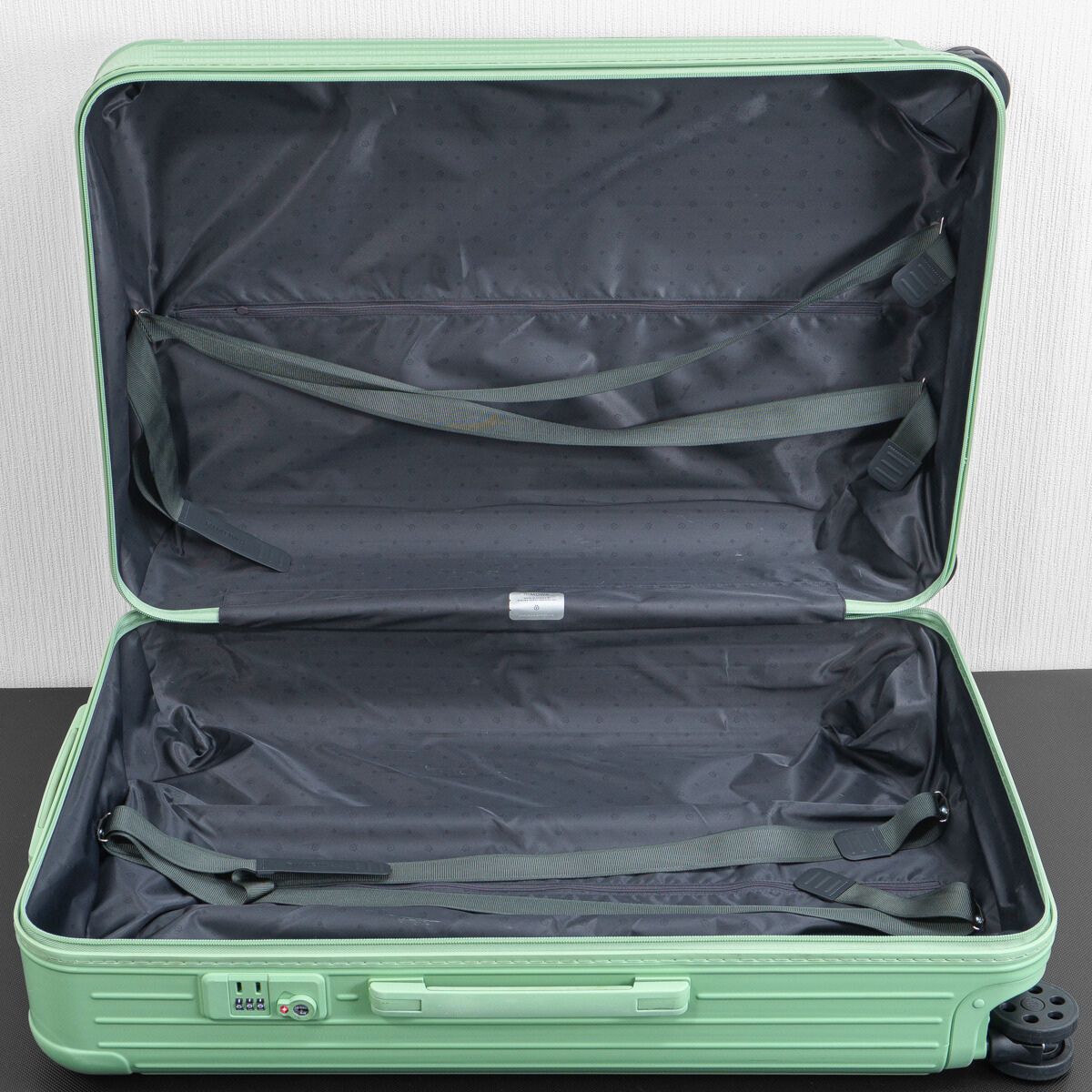 RIMOWA リモワ Essential Check-IN L エッセンシャル チェックインL