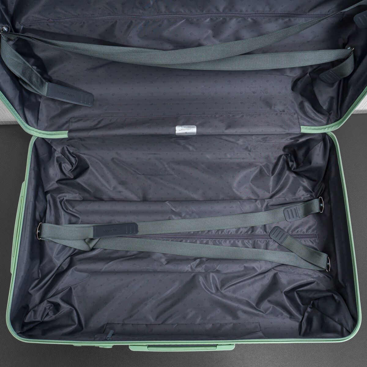 RIMOWA リモワ Essential Check-IN L エッセンシャル チェックインL 