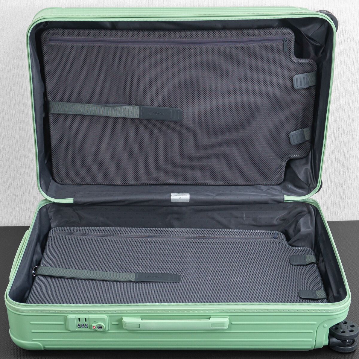 RIMOWA リモワ Essential Check-IN L エッセンシャル チェックインL