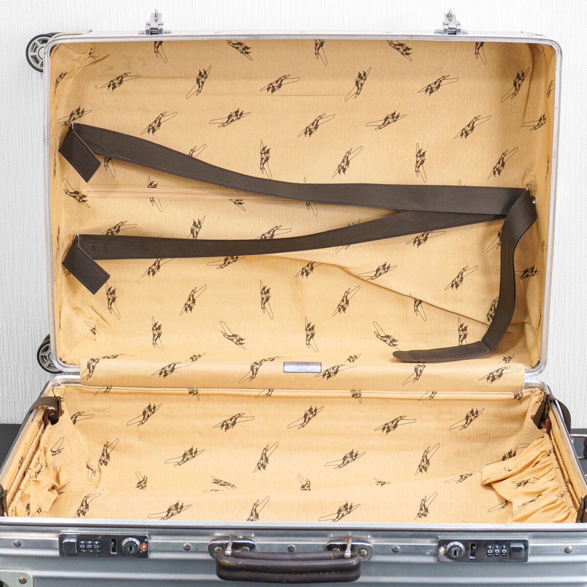 美品 リモワ クラシックフライト チェックインM 60L 4輪 TSAロック RIMOWA リモワ CLASSIC FLIGHT クラシックフライト 60L 4輪 TSAロック