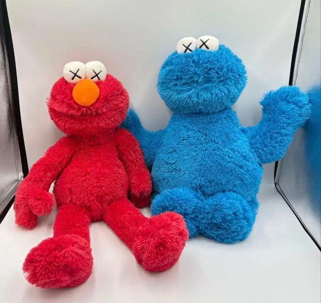 カウズ セサミ ストリート エルモ クッキーモンスター ぬいぐるみ